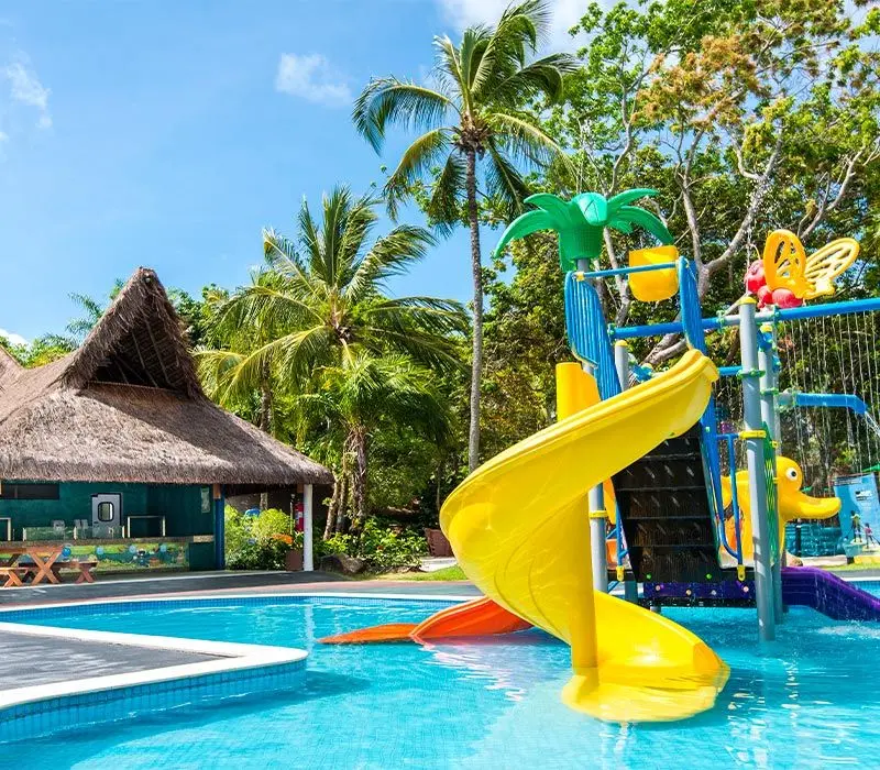 A piscina infantir do Tivoli Praia do Forte na Bahia.